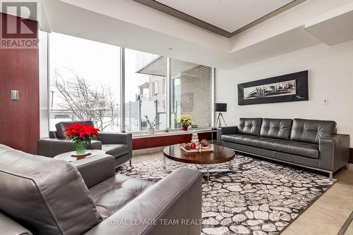 501 - 575 Byron Avenue, Ottawa, ON - Indoor Photo Showing Living Room