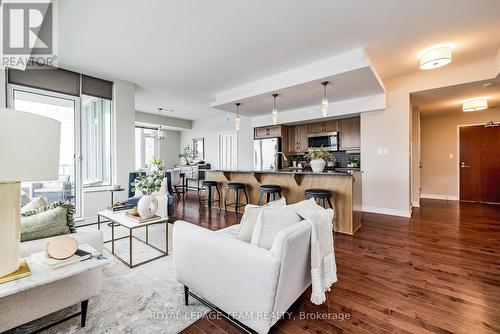 501 - 575 Byron Avenue, Ottawa, ON - Indoor Photo Showing Living Room