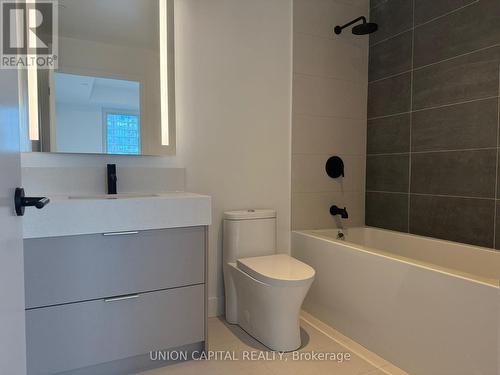 818 - 308 Jarvis Street, Toronto, ON - Indoor Photo Showing Bathroom