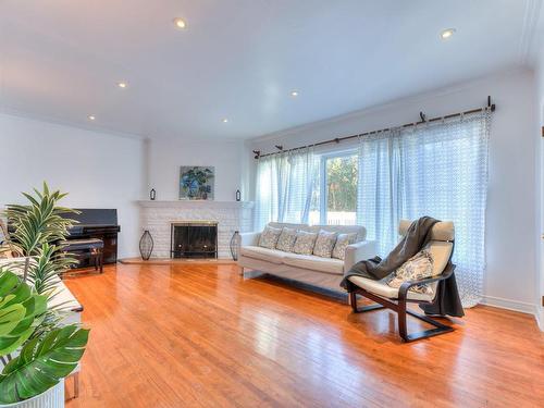 Living room - 476 Av. Ellerton, Mont-Royal, QC - Indoor Photo Showing Living Room With Fireplace