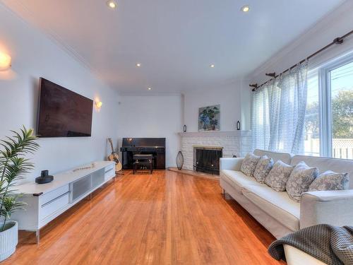 Living room - 476 Av. Ellerton, Mont-Royal, QC - Indoor Photo Showing Living Room With Fireplace