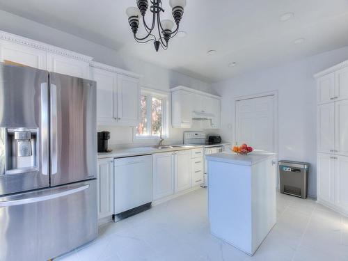 Kitchen - 476 Av. Ellerton, Mont-Royal, QC - Indoor Photo Showing Kitchen With Double Sink