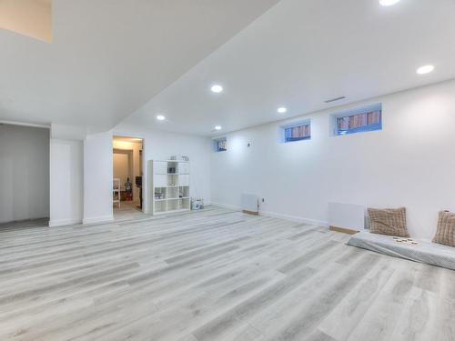 Family room - 476 Av. Ellerton, Mont-Royal, QC - Indoor Photo Showing Basement