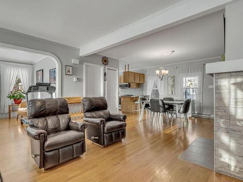 Overall view - 6039 Av. Royale, L'Ange-Gardien, QC - Indoor Photo Showing Living Room