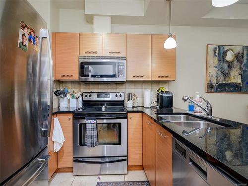 204-2380 Brethour Ave, Sidney, BC - Indoor Photo Showing Kitchen With Stainless Steel Kitchen With Double Sink