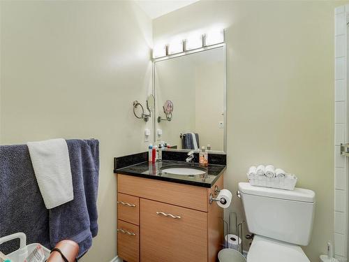 204-2380 Brethour Ave, Sidney, BC - Indoor Photo Showing Bathroom