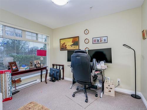 204-2380 Brethour Ave, Sidney, BC - Indoor Photo Showing Office