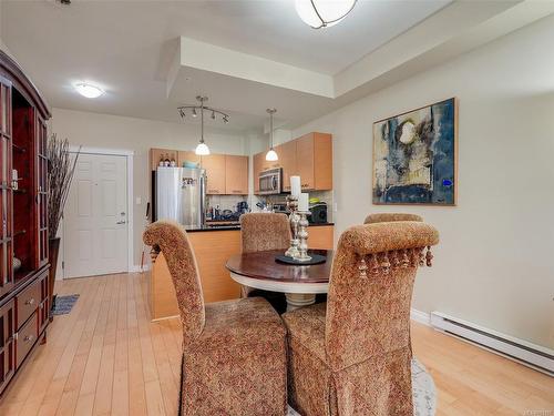 204-2380 Brethour Ave, Sidney, BC - Indoor Photo Showing Dining Room