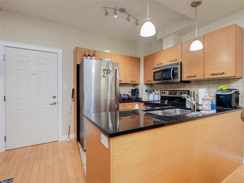 204-2380 Brethour Ave, Sidney, BC - Indoor Photo Showing Kitchen With Double Sink