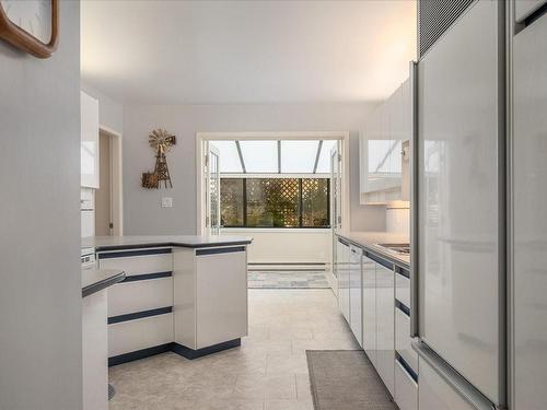 101-145 Newcastle Ave, Nanaimo, BC - Indoor Photo Showing Kitchen