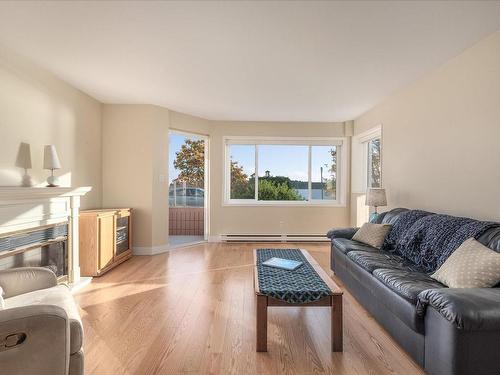 101-145 Newcastle Ave, Nanaimo, BC - Indoor Photo Showing Living Room With Fireplace