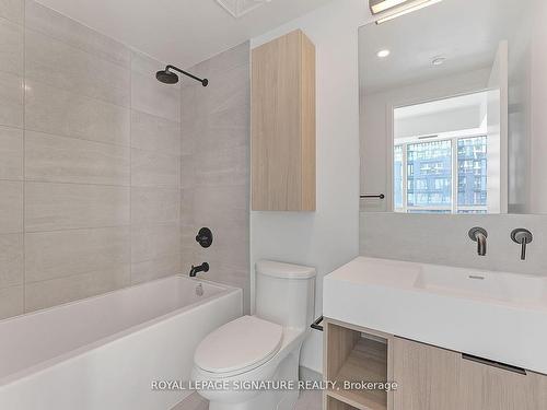 1015-108 Peter St, Toronto, ON - Indoor Photo Showing Bathroom