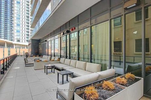 1012-87 Peter St, Toronto, ON -  With Exterior