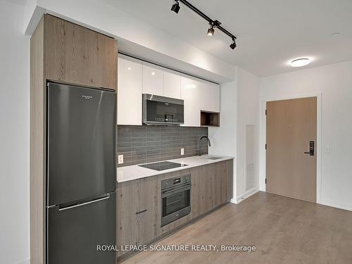 310-5 Defries St, Toronto, ON - Indoor Photo Showing Kitchen