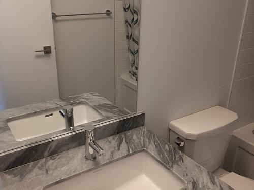 914-4055 Parkside Village Dr, Mississauga, ON - Indoor Photo Showing Bathroom