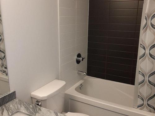 914-4055 Parkside Village Dr, Mississauga, ON - Indoor Photo Showing Bathroom