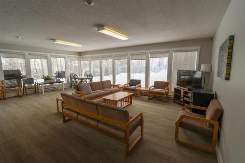 122/124-1051 Gerry Sorensen Way, Kimberley, BC - Indoor Photo Showing Living Room