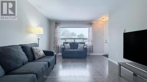 793 Eastwood Drive, Saugeen Shores, ON - Indoor Photo Showing Living Room