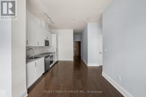 Ph222 - 460 Adelaide Street E, Toronto, ON - Indoor Photo Showing Kitchen