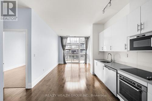 Ph222 - 460 Adelaide Street E, Toronto, ON - Indoor Photo Showing Kitchen