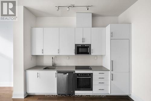 Ph222 - 460 Adelaide Street E, Toronto, ON - Indoor Photo Showing Kitchen