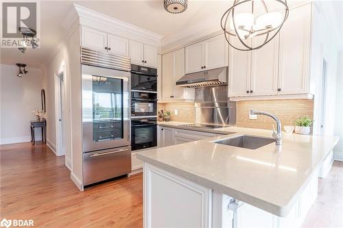 80 Orchard Point Road Unit# 604, Orillia, ON - Indoor Photo Showing Kitchen