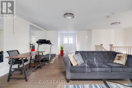 1526 Edencrest Drive, Mississauga, ON - Indoor Photo Showing Living Room