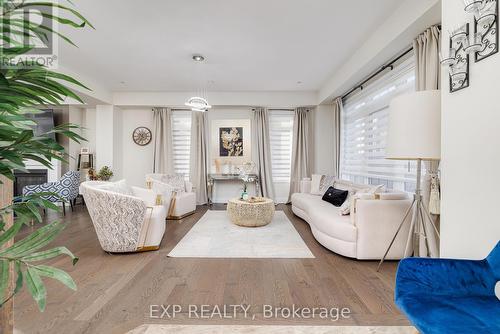 1526 Edencrest Drive, Mississauga, ON - Indoor Photo Showing Living Room