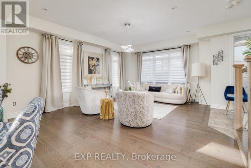 1526 Edencrest Drive, Mississauga, ON - Indoor Photo Showing Living Room