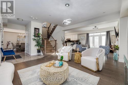 1526 Edencrest Drive, Mississauga, ON - Indoor Photo Showing Living Room