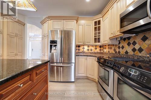 7 Deer Run Crescent, Halton Hills, ON - Indoor Photo Showing Kitchen With Upgraded Kitchen