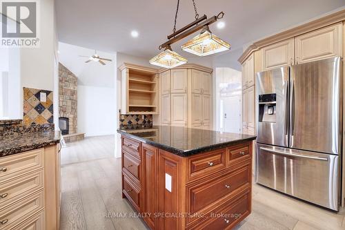 7 Deer Run Crescent, Halton Hills, ON - Indoor Photo Showing Kitchen