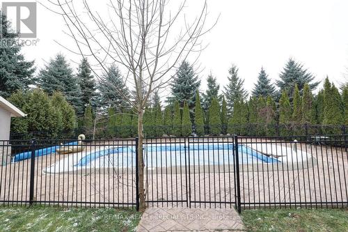 7 Deer Run Crescent, Halton Hills, ON - Outdoor With In Ground Pool