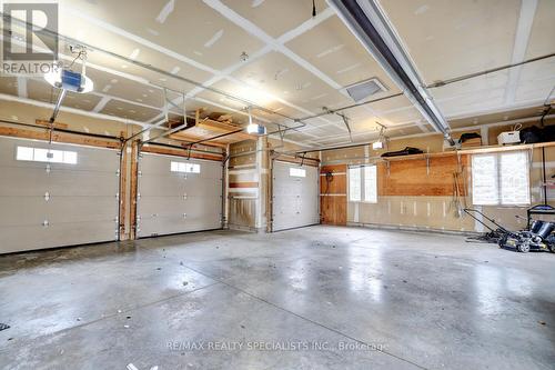 7 Deer Run Crescent, Halton Hills, ON - Indoor Photo Showing Garage