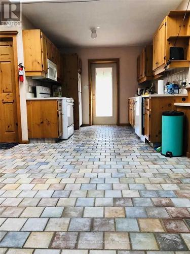 119 Gary Avenue, Hamilton, ON - Indoor Photo Showing Kitchen