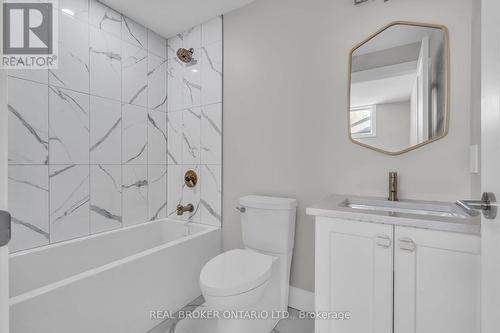 C - 404 Arlington Avenue, Ottawa, ON - Indoor Photo Showing Bathroom