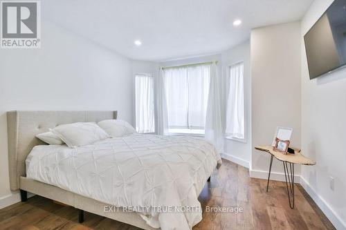 33 Brown Wood Drive, Barrie, ON - Indoor Photo Showing Bedroom