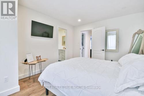 33 Brown Wood Drive, Barrie, ON - Indoor Photo Showing Bedroom