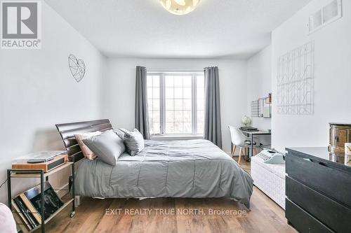 33 Brown Wood Drive, Barrie, ON - Indoor Photo Showing Bedroom