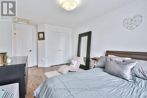 33 Brown Wood Drive, Barrie, ON - Indoor Photo Showing Bedroom