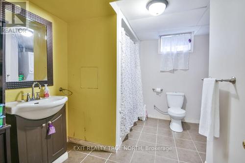 33 Brown Wood Drive, Barrie, ON - Indoor Photo Showing Bathroom