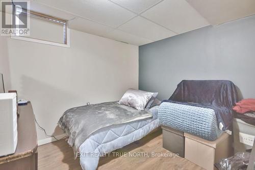 33 Brown Wood Drive, Barrie, ON - Indoor Photo Showing Bedroom