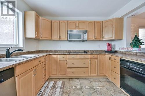 33 Brown Wood Drive, Barrie, ON - Indoor Photo Showing Kitchen With Double Sink