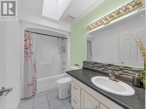 28 Carter Avenue, Leamington, ON - Indoor Photo Showing Bathroom