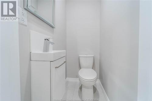 5414 Lassaline, Windsor, ON - Indoor Photo Showing Bathroom