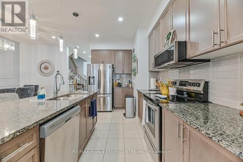 15 Oleary Road, Brampton, ON - Indoor Photo Showing Kitchen With Upgraded Kitchen