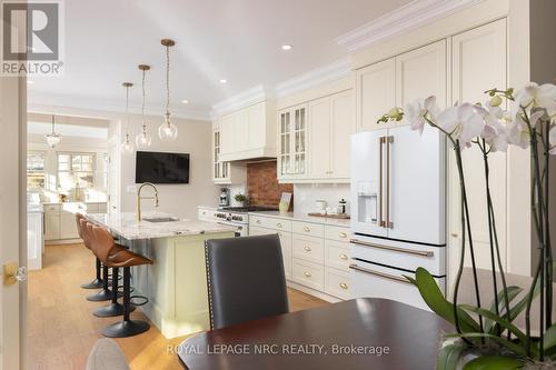 50 Hillcrest Avenue, St. Catharines (457 - Old Glenridge), ON - Indoor Photo Showing Kitchen With Upgraded Kitchen