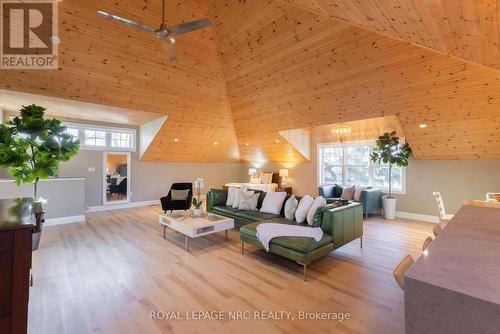 50 Hillcrest Avenue, St. Catharines (457 - Old Glenridge), ON - Indoor Photo Showing Living Room