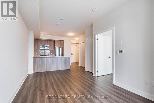 3702 - 4130 Parkside Village Drive, Mississauga, ON - Indoor Photo Showing Kitchen