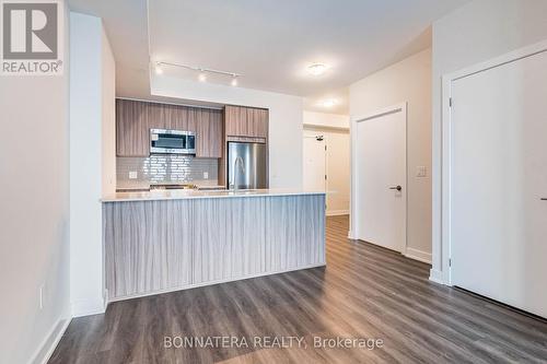 3702 - 4130 Parkside Village Drive, Mississauga, ON - Indoor Photo Showing Kitchen